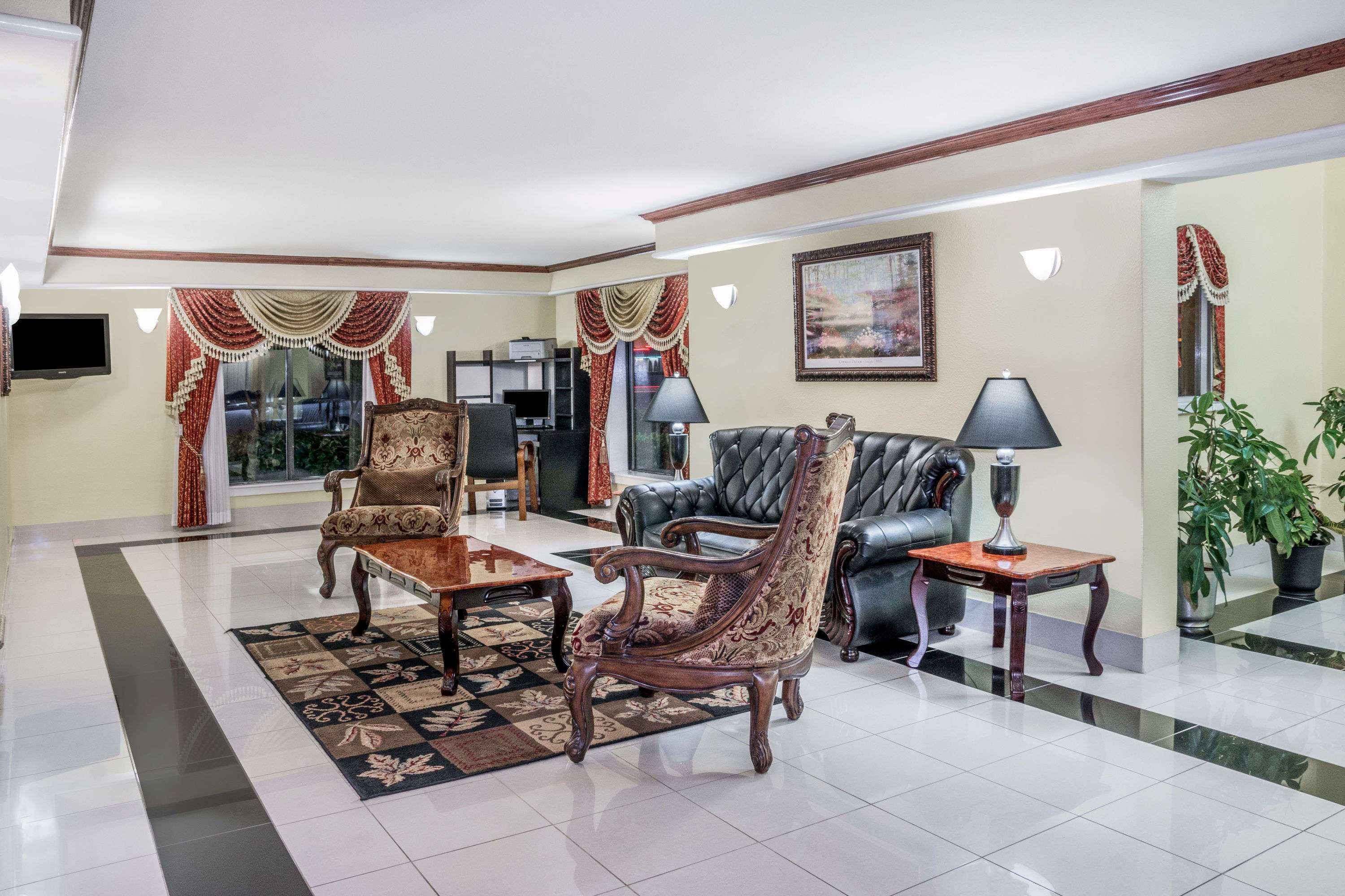 Days Inn By Wyndham Houston Bagian luar foto