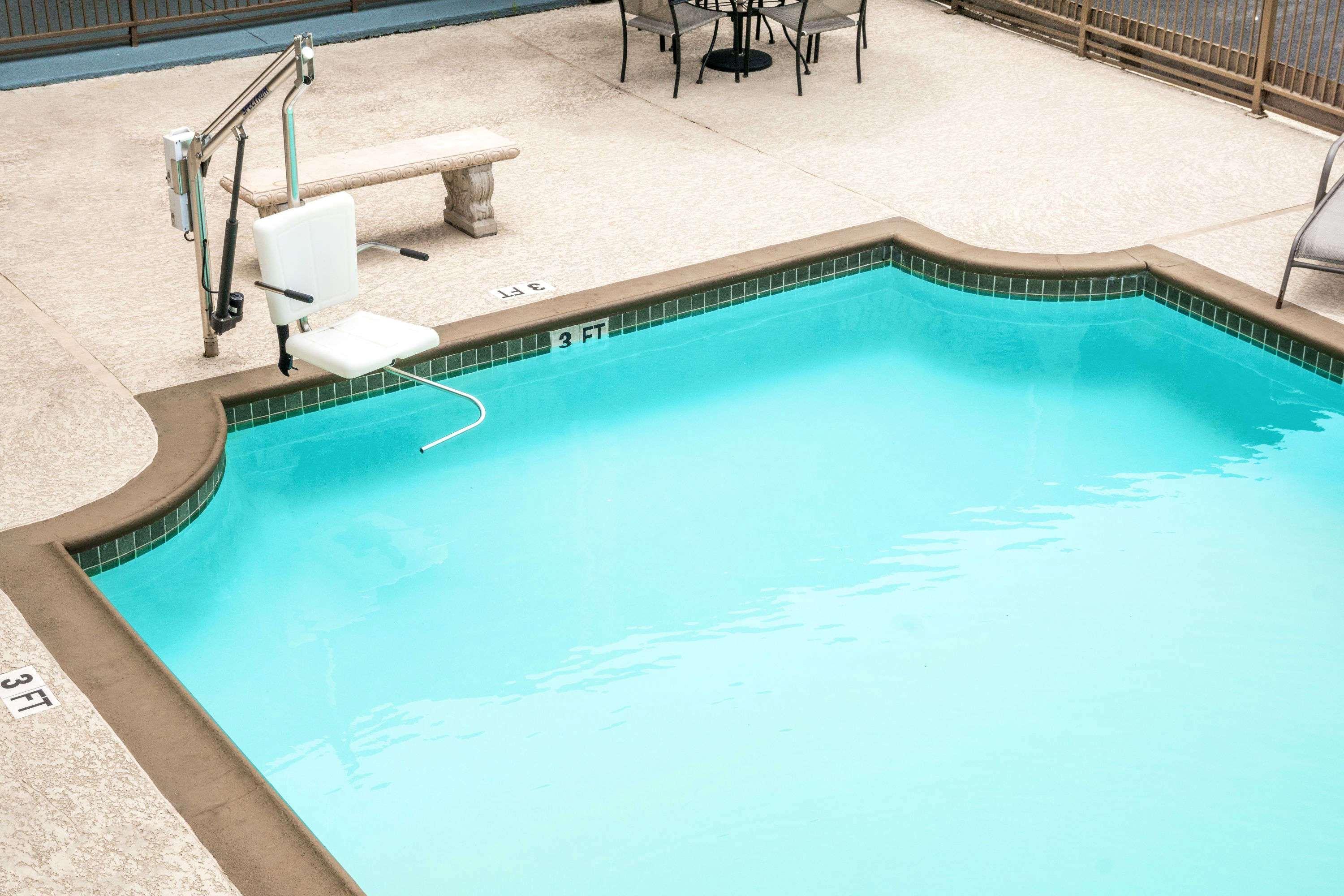 Days Inn By Wyndham Houston Bagian luar foto