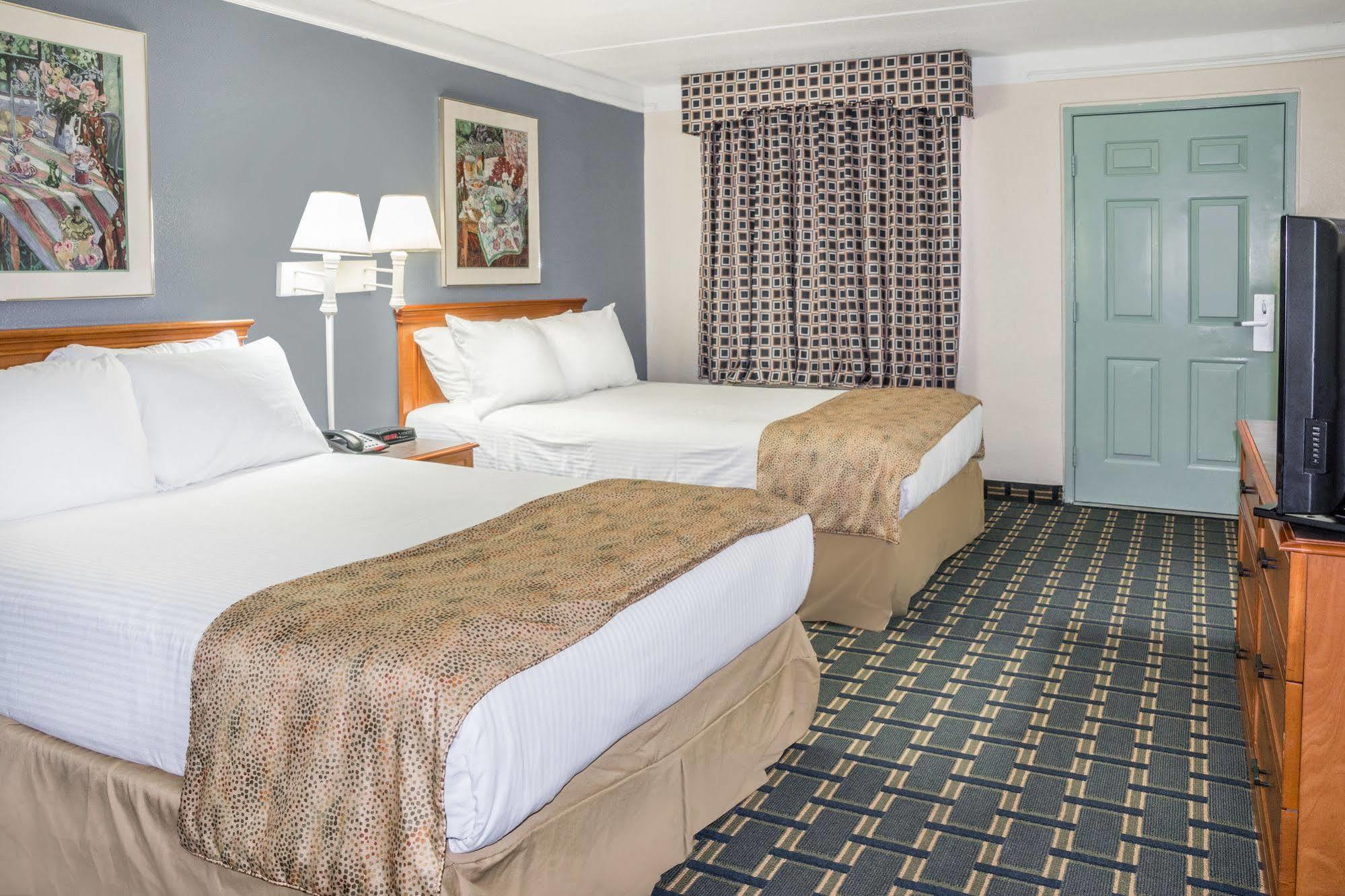 Days Inn By Wyndham Houston Bagian luar foto