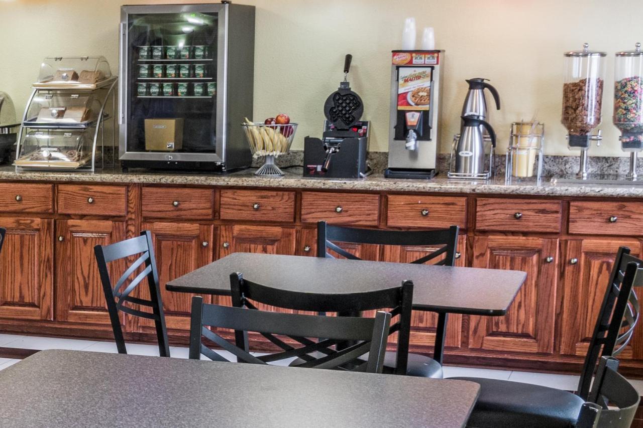 Days Inn By Wyndham Houston Bagian luar foto